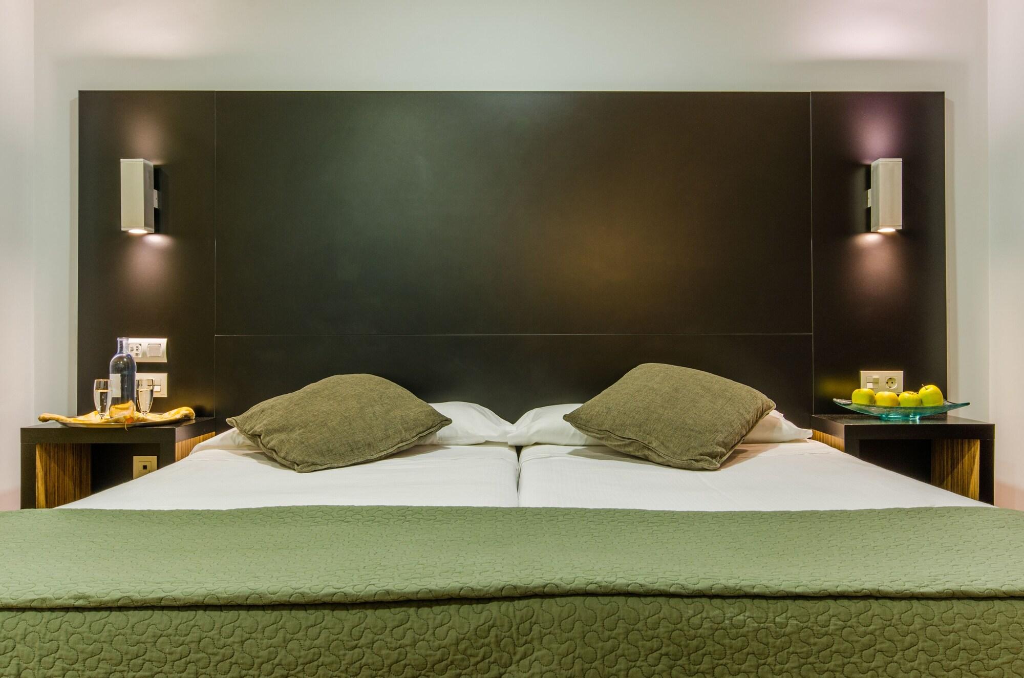 Yit Casablanca Hotel Гранада Екстериор снимка